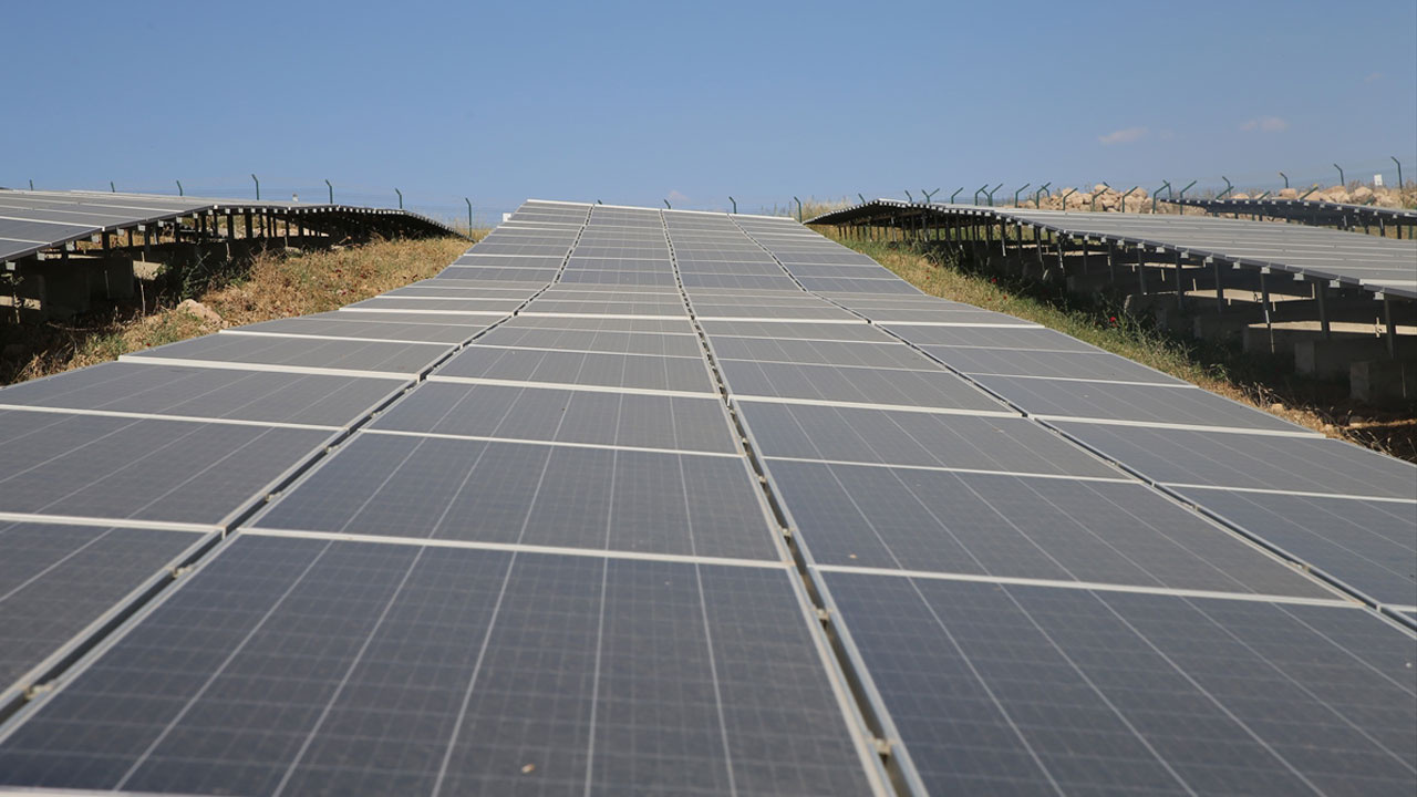 Her ay 1 milyon 250 bin lira para akıyor ot bitmeyen tarlayı güneş enerjisine çevirdi