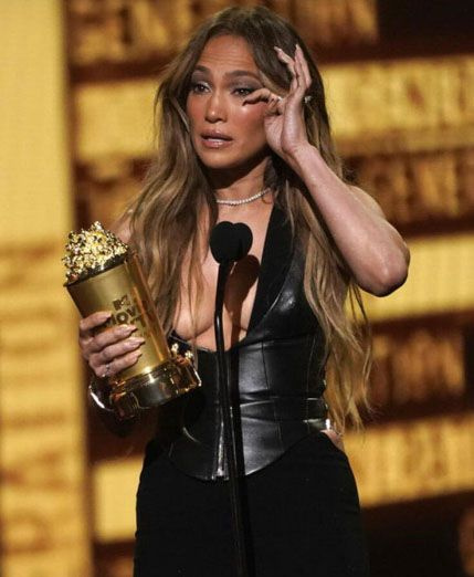Jennifer Lopez gözyaşlarını tutamadı! Düşmanlarına teşekkür etti...