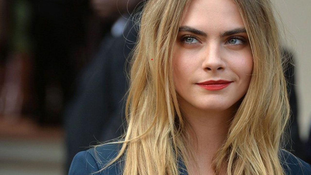 Dünyaca ünlü model Cara Delevingne kadın arkadaşıyla samimi bir şekilde objektiflere takıldı! O görüntüler olay oldu!