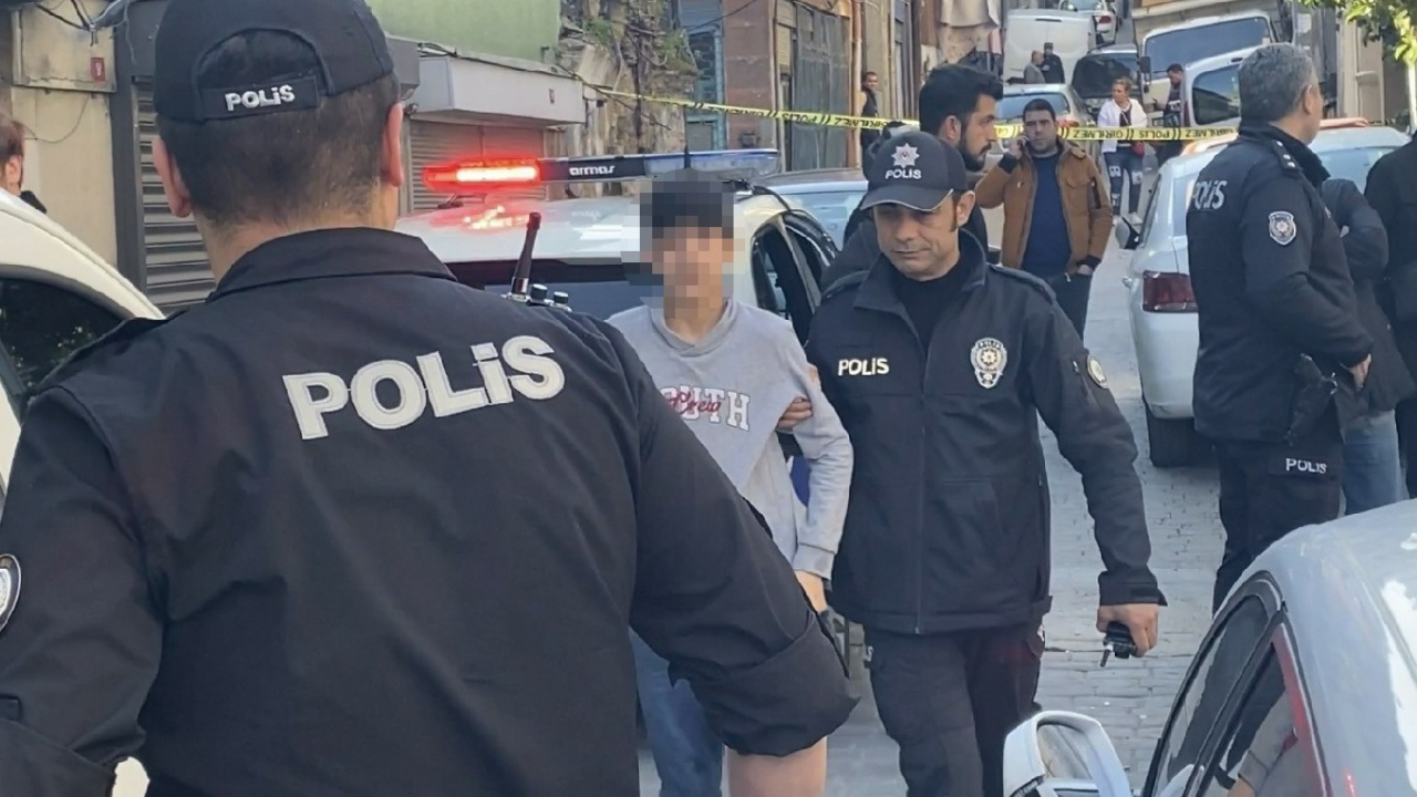 İstanbul'da polisi alarma geçiren olay! Çocukların attığı şişe kiliseye düşünce ortalık karıştı