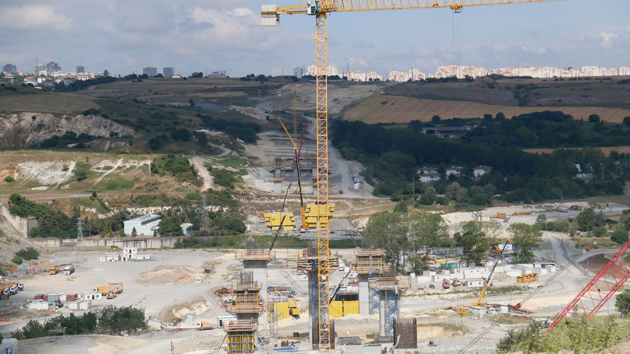 Kanal İstanbul Projesi'nin ilk köprüsü yükseliyor