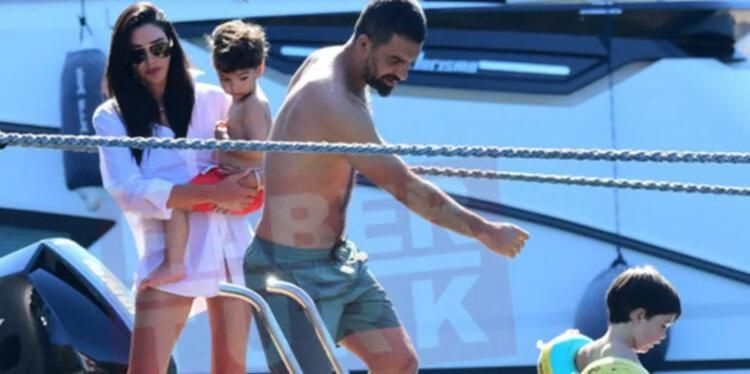 Arda Turan tatil sezonunu ailesiyle Marmaris'te açtı'