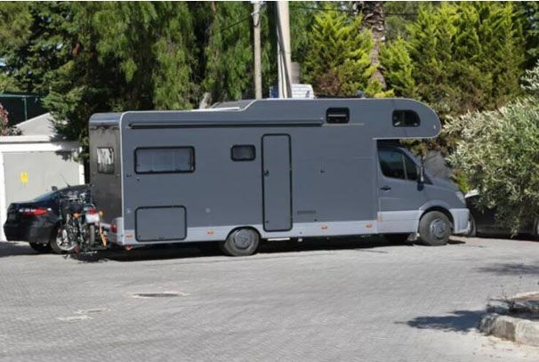 Kaan Urgancıoğlu, dizideki karavanıyla tatilde