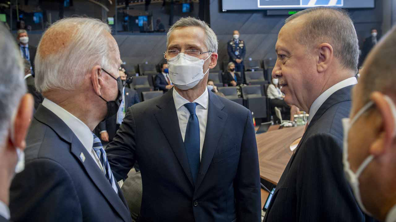 NATO Genel Sekreteri Stoltenberg'ten Cumhurbaşkanı Erdoğan'a takdir