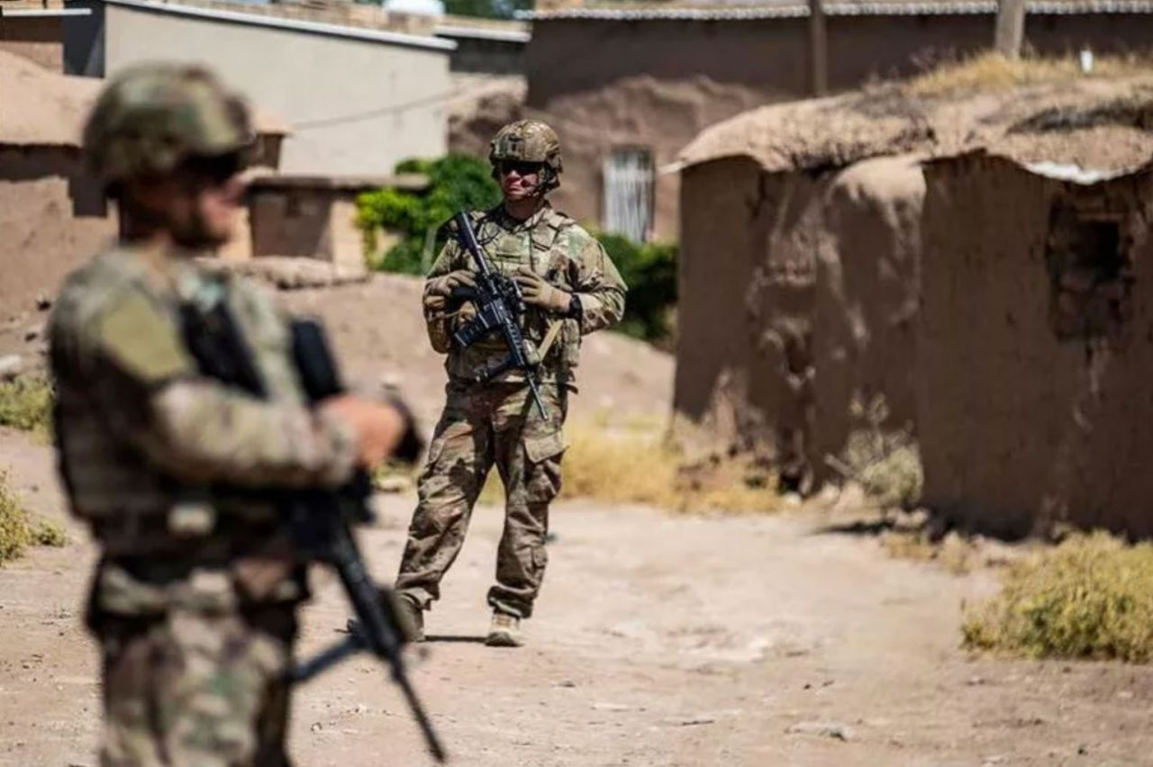 ABD askeri PKK-YPG'li teröristlerle sınırda devriye gezmeye başladı! Türkiye'ye gözdağı