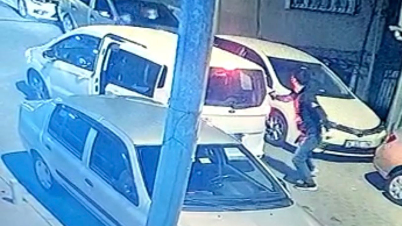 İstanbul’da silahlı saldırı kamerada! Plakasız araçtan inip kurşun yağdırdı