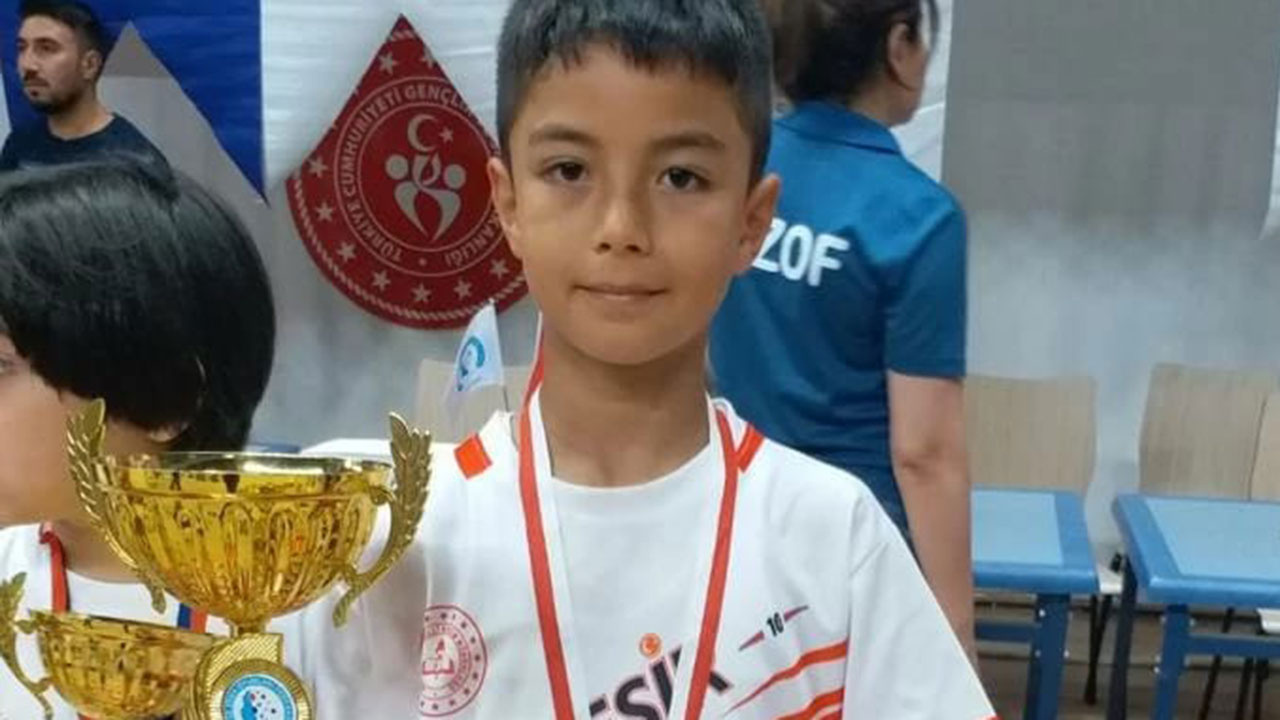 Türkiye Akıl ve Zeka Oyunları 'küre' birincisi Balıkesir Ercan Kıvrak İlkokulu'ndan çıktı!