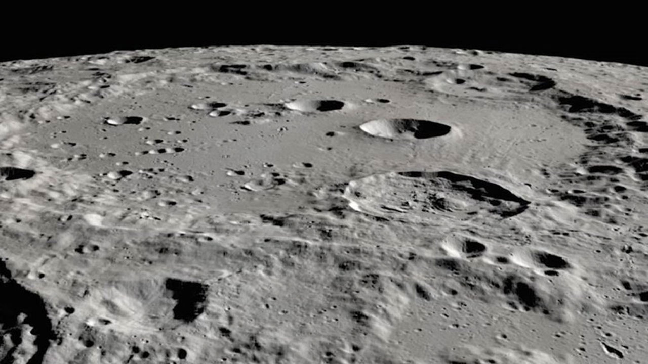 Çinli bilim insanları Ay'da toplanan kayalarda su buldu