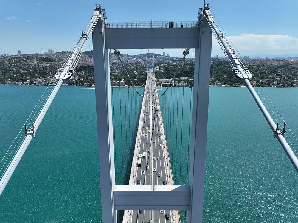 İstanbul Boğaz'ı renk değiştirdi! Turkuaza bürünen boğazda eşsiz manzaralar oluştu