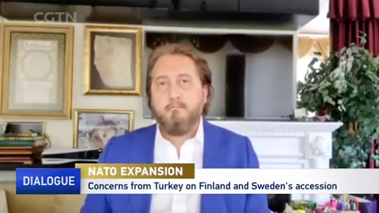 Serkan Oral Çin kanalında İsveç ve Finlandiya'nın NATO üyeliği ABD'li profesörle kapıştı