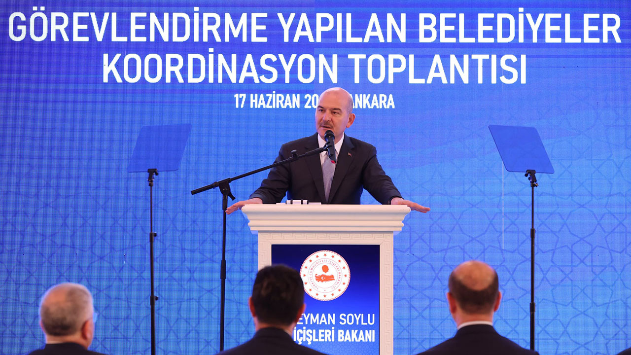 İçileri Bakanı Süleyman Soylu açıkladı! 49 belediye başkanı görevden alındı