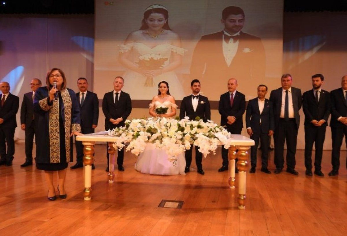 Bakan Soylu, MHP'li vekilin kızının nikah şahidi oldu
