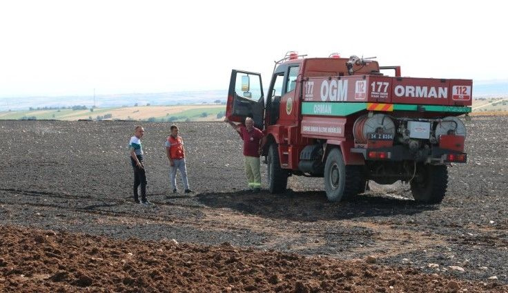 Edirne'de 30 dönümlük arpa tarlası yandı kül oldu! Köylü biçare...