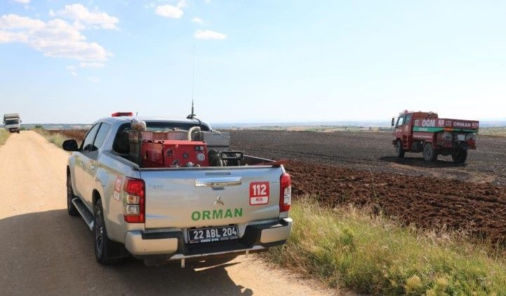 Edirne'de 30 dönümlük arpa tarlası yandı kül oldu! Köylü biçare...