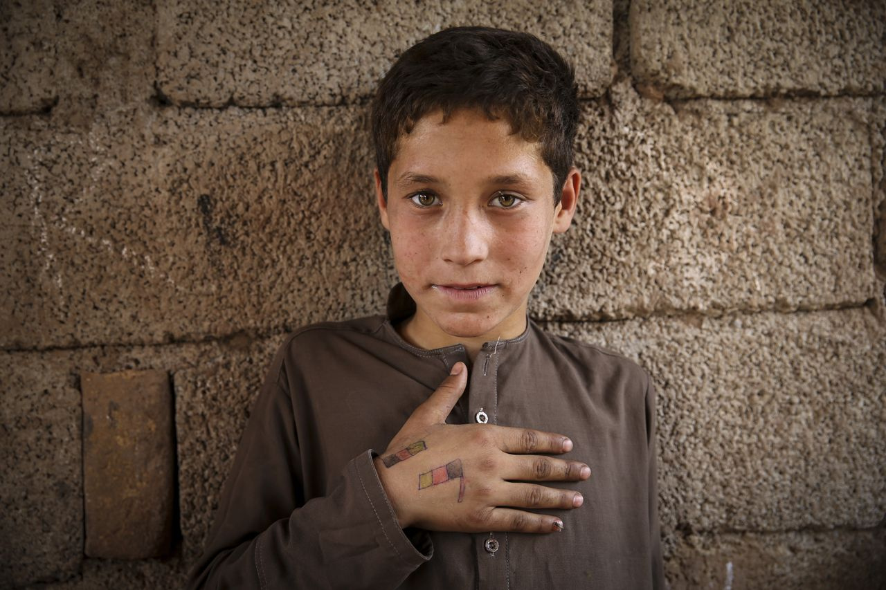 Pakistan'da kamplarda yaşayan savaş mağduru Afgan mülteci çocuklar