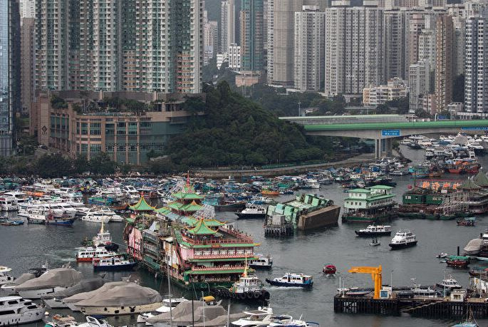 Hong Kong'un simgelerinden biriydi: Yüzen Dev Restoran Güney Çin Denizi'nde battı