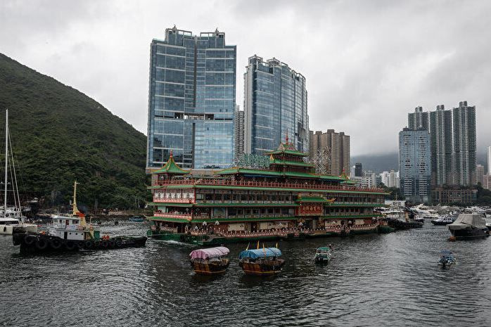 Hong Kong'un simgelerinden biriydi: Yüzen Dev Restoran Güney Çin Denizi'nde battı