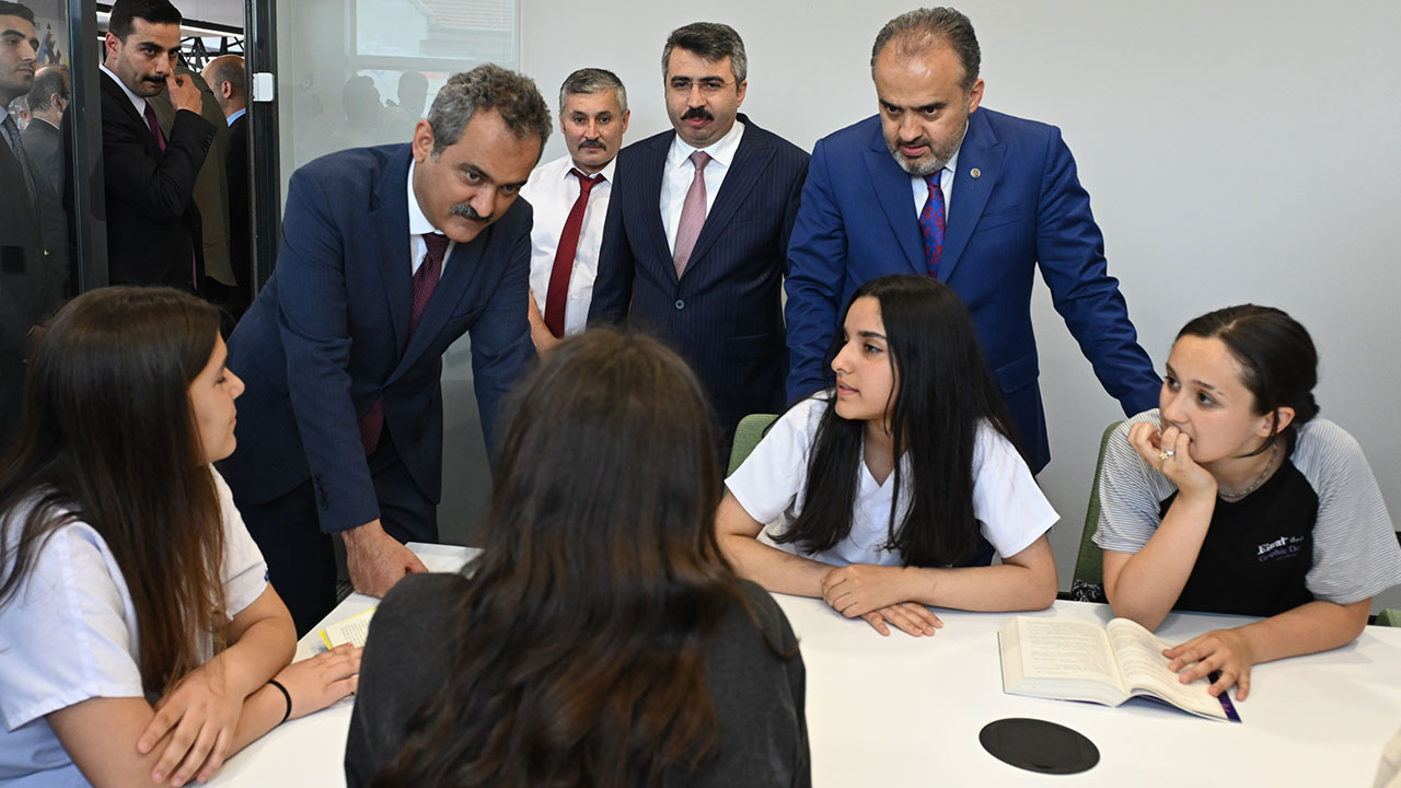 Bursa'da Vatan Gençlik Merkezi hizmete açıldı