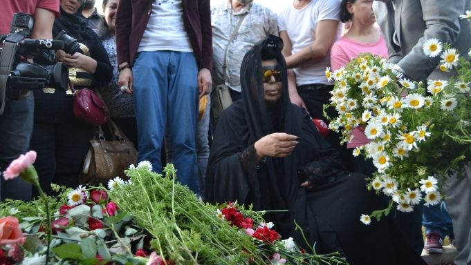 'Küçük mezara sığmam' demişti! Bülent Ersoy'a asansörlü mezar!