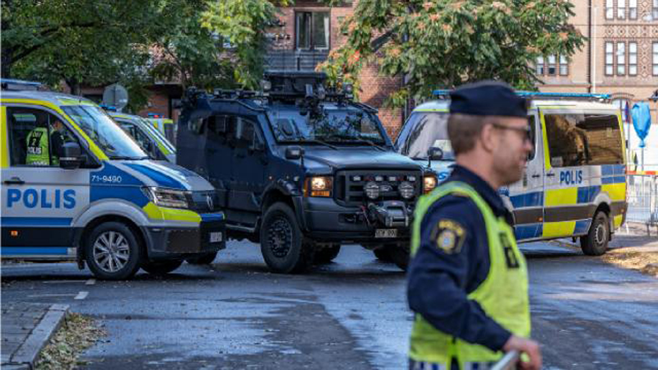 İsveç'te bıçaklı saldırgan dehşet saçtı: 2 kişi yaralandı