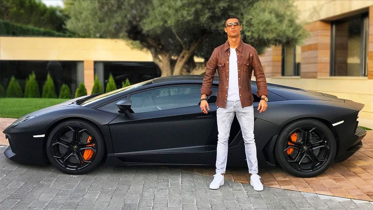 Cristiano Ronaldo'nun 1.7 milyon sterlinlik arabası hurdaya döndü