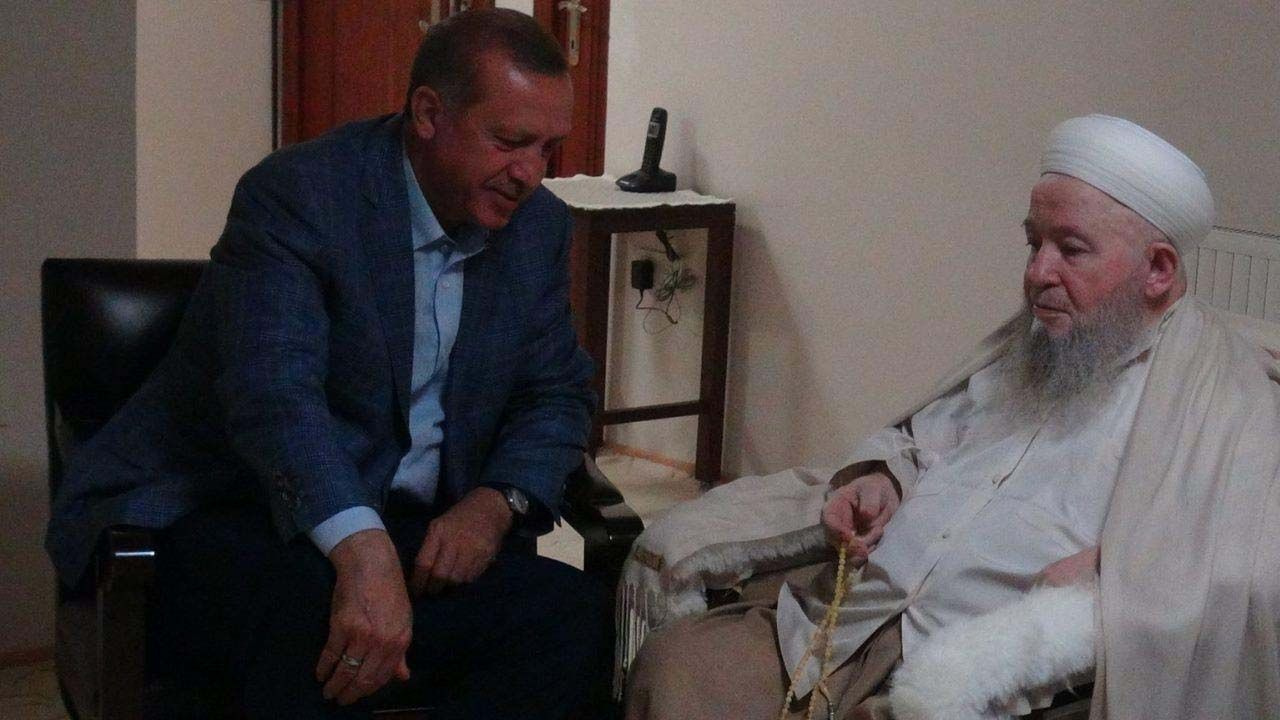 Mahmut Ustaosmanoğlu'nun evine akın ettiler! Erdoğan ve Cübbeli taziye için bakın ne yazdı