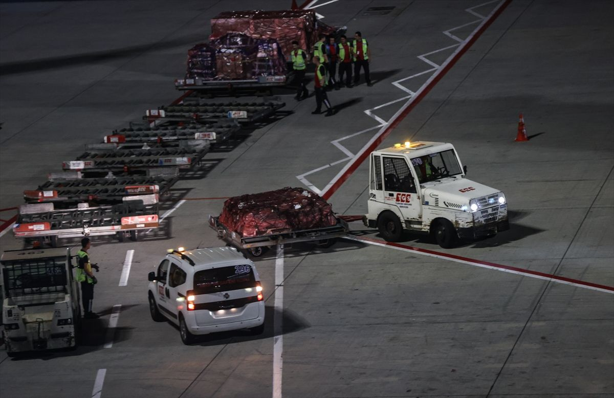 İtalya'daki helikopter kazasında ölen Eczacıbaşı çalışanı 4 Türk’ün cenazeleri Türkiye’ye getirildi