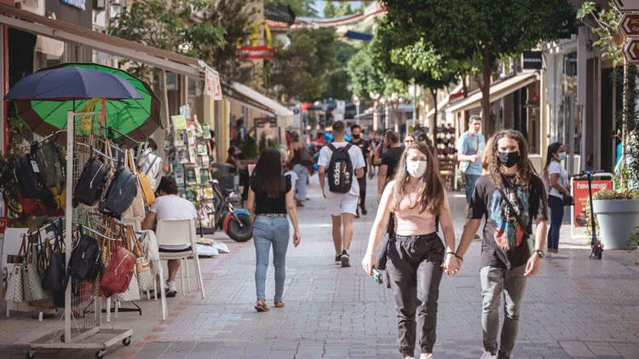 Maske yasağı geri döndü! Bir haftadır koronavirüs vakaları hızla tırmanınca...