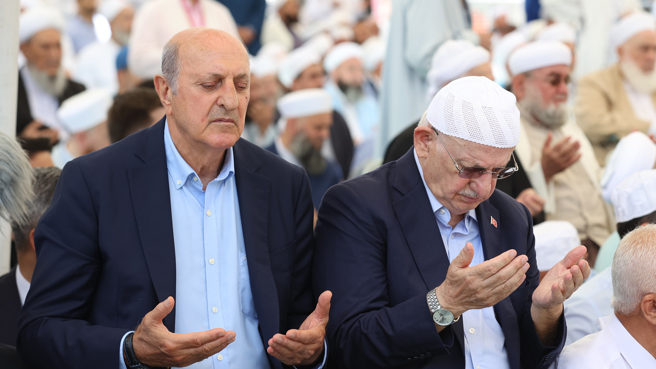 CHP'li İlhan Kesici'nin Mahmut Ustaosmanoğlu'nun cenazesine katılması tartışmalara neden oldu