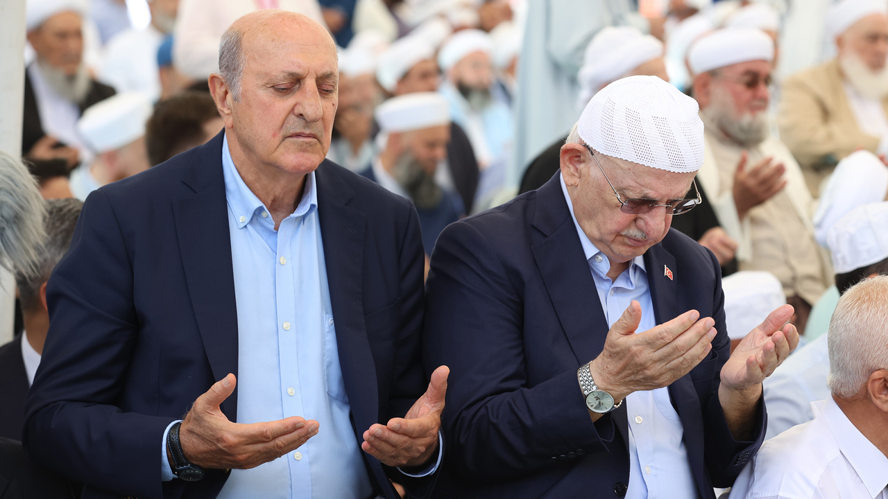 Mahmut Ustaosmanoğlu cenazesi CHP'yi karıştırdı Kesici’den önce Temel Bey ve Ahmet Bey’i masadan atalım!