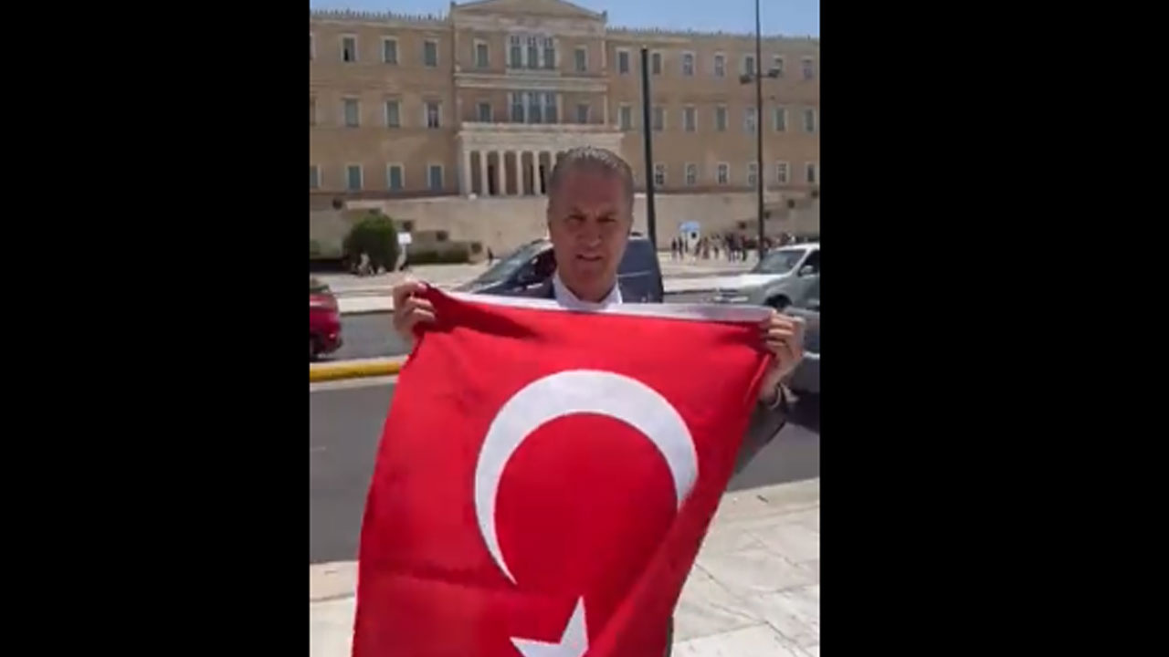 Mustafa Sarıgül Atina'da Türk bayrağı açarak seslendi: Silahlardan elini çek...