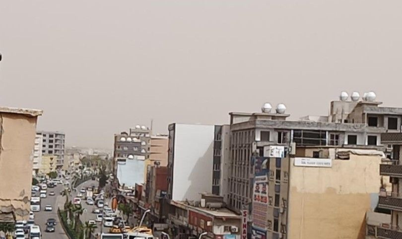 Irak ve Suriye’den gelen kum fırtınasında Şırnak'ta göz gözü görmedi! Şehir adeta fırtınaya teslim oldu!