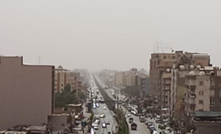 Irak ve Suriye’den gelen kum fırtınasında Şırnak'ta göz gözü görmedi! Şehir adeta fırtınaya teslim oldu!