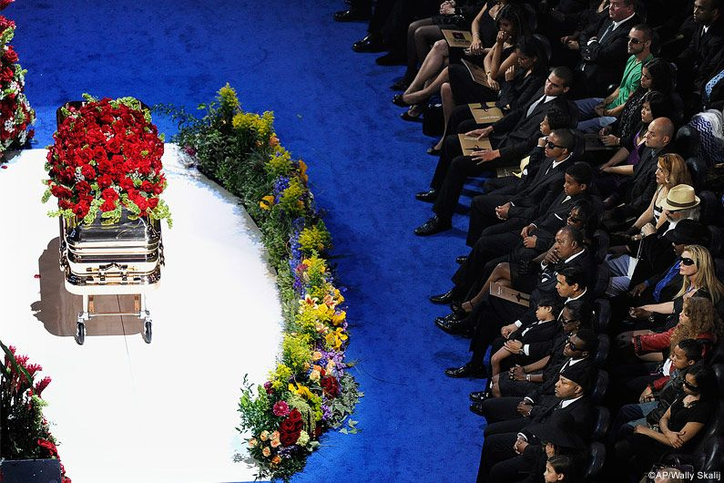 Hepsine yüz binlerce kişi katıldı! İşte dünyanın en çok para harcanan cenaze törenleri...