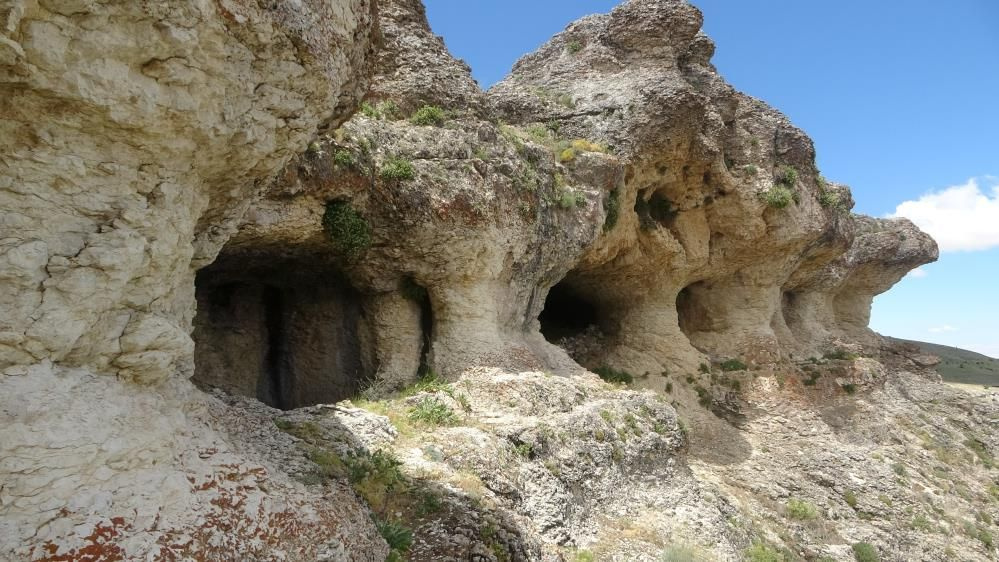 Bu mağara binlerce yıldır gizemini koruyor! Vatandaş içeriye girmeye korkuyor