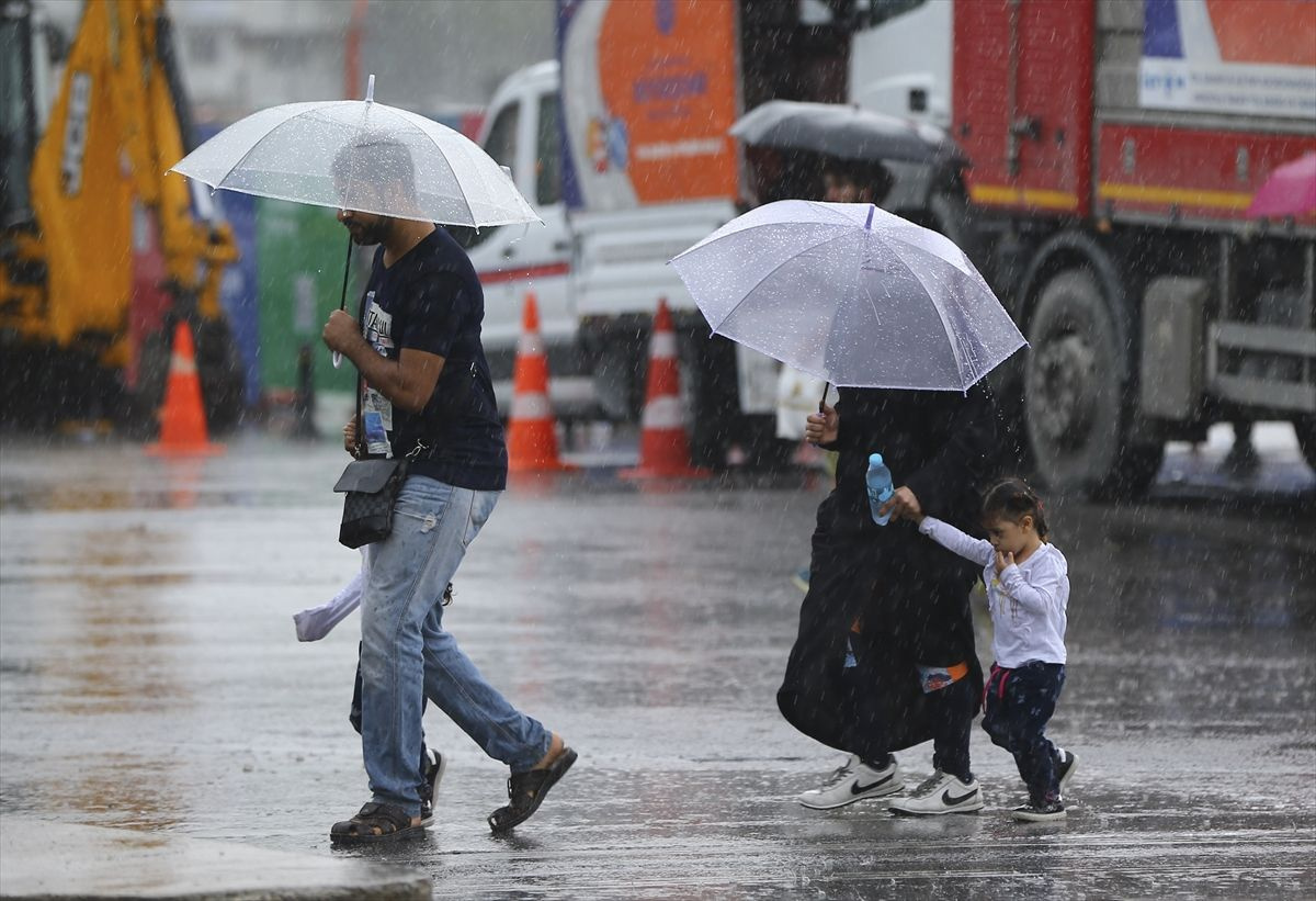 Bugün ve yarın fena yağmur geliyor meteoroloji ürküttü İstanbul, Ankara, Balıkesir dahil 24 il listede