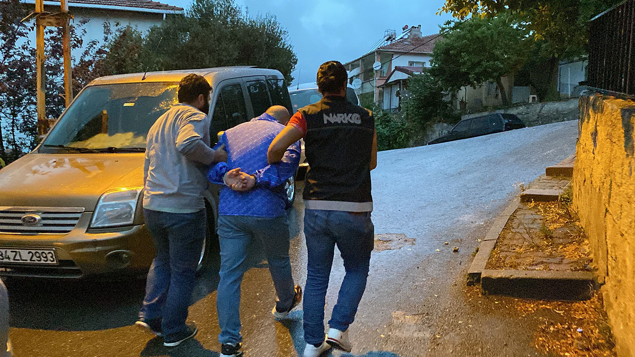 İstanbul’da uyuşturucu satıcılarına şafak operasyonu! Çok sayıda gözaltı