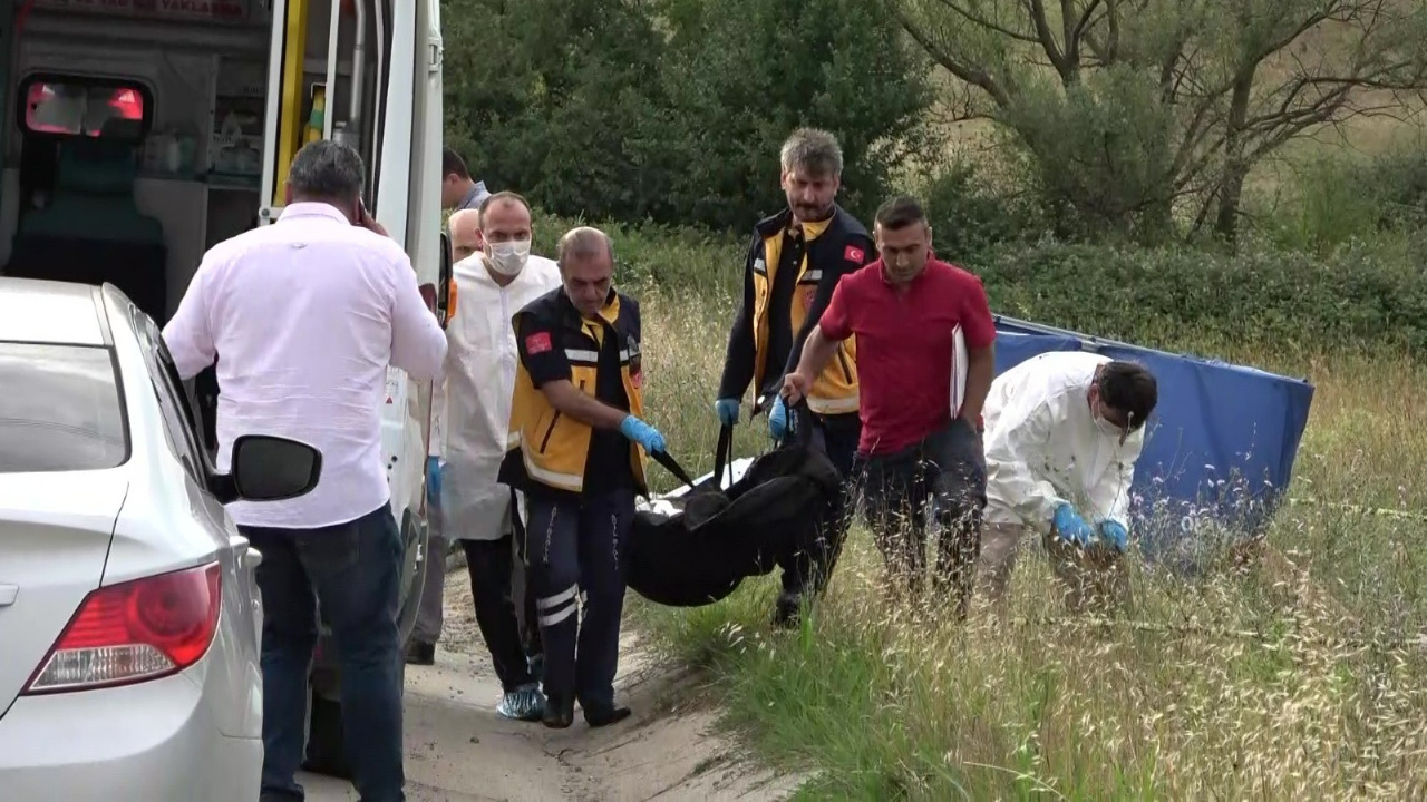 İstanbul Tuzla'da boş arazide erkek cesedi bulundu