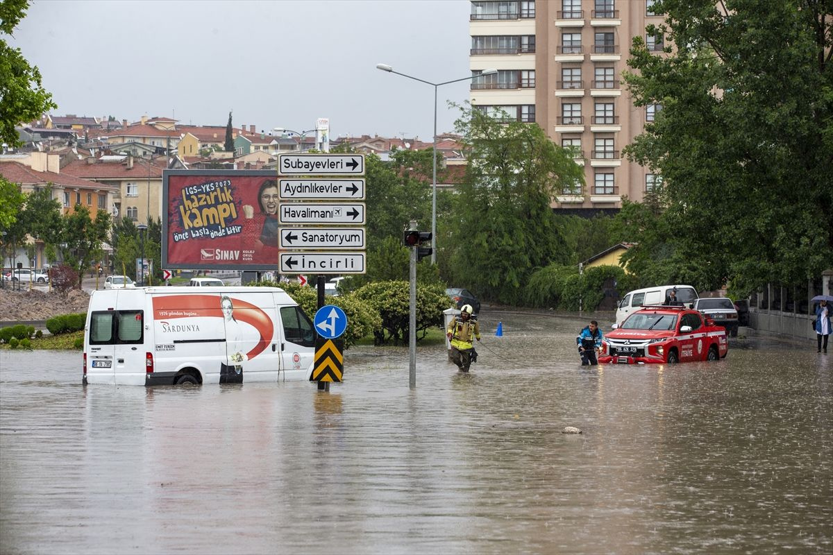 Tehlike bitmedi! Meteoroloji'den yeni hava durumu açıklaması İstanbul, Ankara, Antalya listeye bakın çok fena geliyor