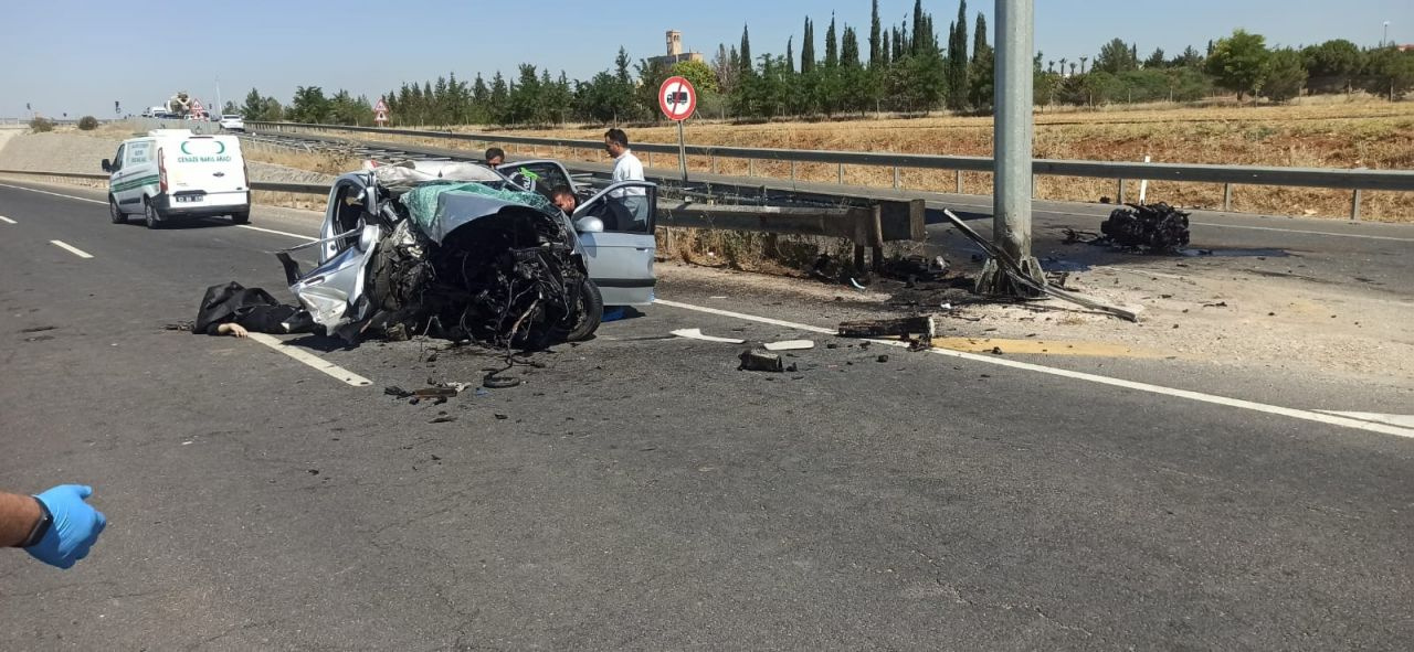 Şanlıurfa’da korkunç kaza! Aracın motorun kopup fırladı 3 kişi feci şekilde öldü