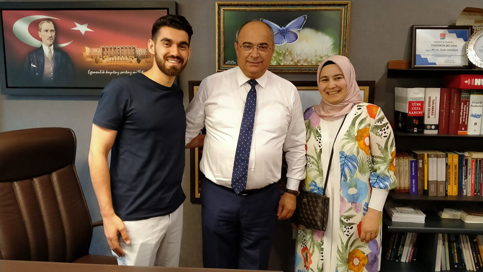 Kemal Kılıçdaroğlu, darbe davasında müebbet alan askeri öğrenciyi kabul edip sarıldı