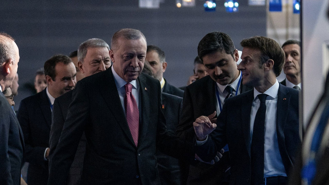Macron'dan Türkiye açıklaması: NATO'ya bağlıyız