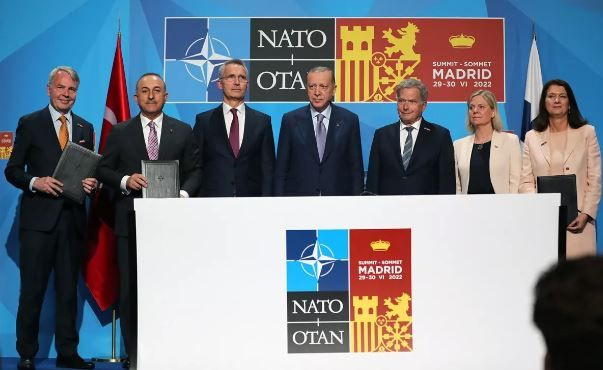 NATO zirvesi'nde imzalanan muhtıra dünya basınında geniş yankı buldu