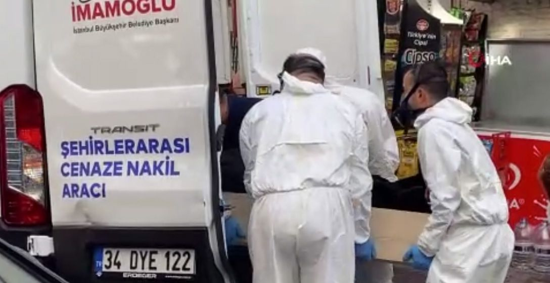 İstanbul'da iki erkek yatakta çırılçıplak sarılmış halde ölü bulundu sır dolu ölüm