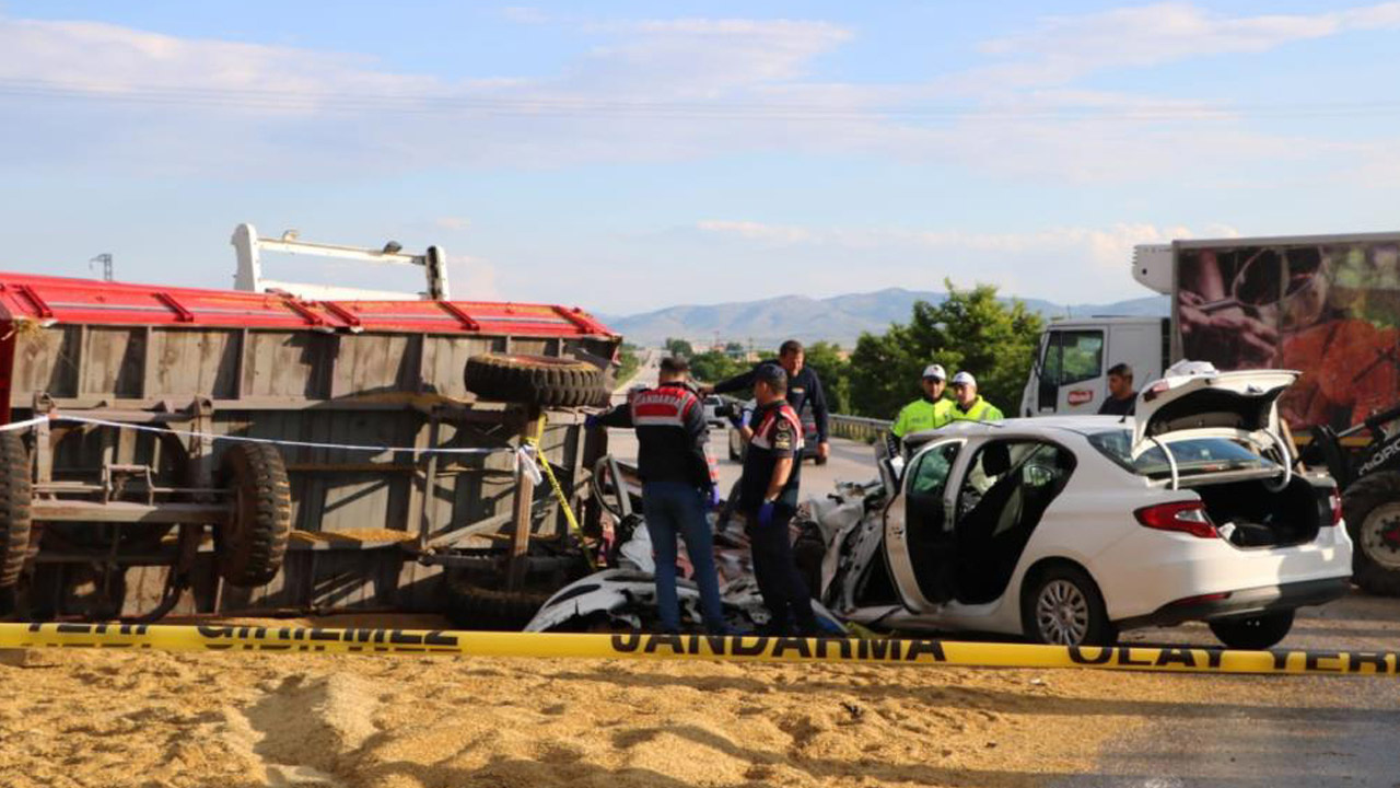 Afyonkarahisar'da feci kaza! Traktör römorkuna çarptı: Ölü ve yaralılar var