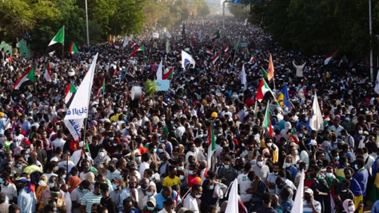 Sudan'da darbe karşıtı gösterilere polisten sert müdahale: 1'i çocuk 9 kişi öldü