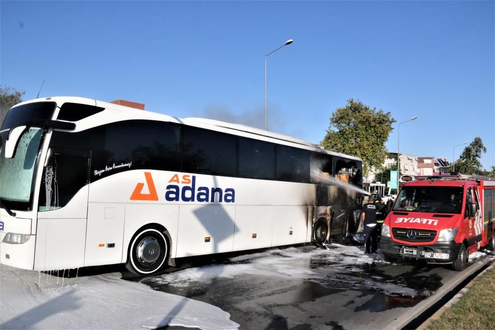 Antalya’da otogara yolcu almaya giden otobüs alev alev yandı