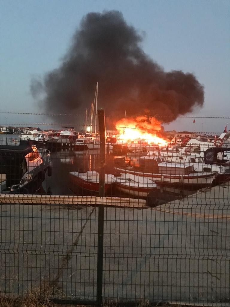 İstanbul Avcılar'da facianın eşiğinden dönüldü! 7 tekne alev alev yandı