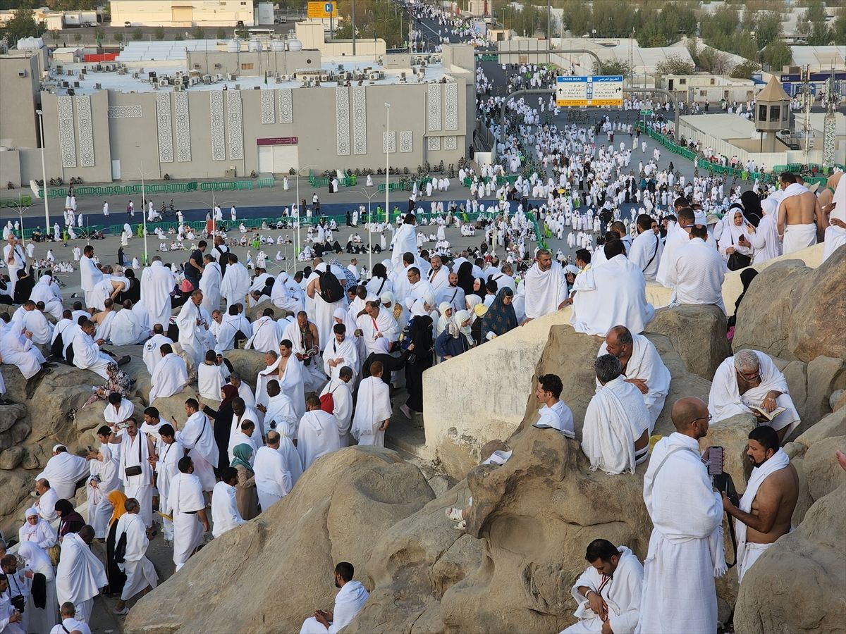 1 milyon hacı adayı Arafat’ta buluşuyor! Vakfe duasını Ali Erbaş yapıyor