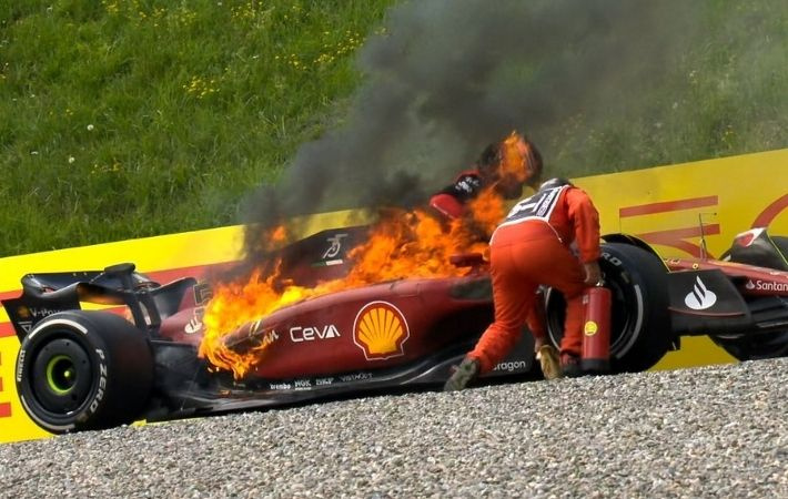 Formula 1'de korku dolu anlar! Araç alev alev yandı!